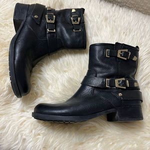 Marc Fisher booties. Sz 8.5. Black leather EUC